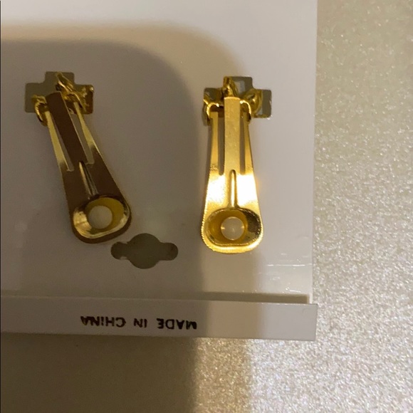 Vintage Black/gold clip on leaf pattern earrings. - Picture 5 of 7